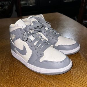 Stealth Jordan 1s size women’s 7